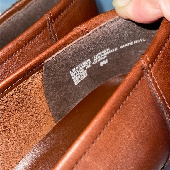 Elegant Brown Leather Slip-On Loafers with Tassel - Picture 9 of 10